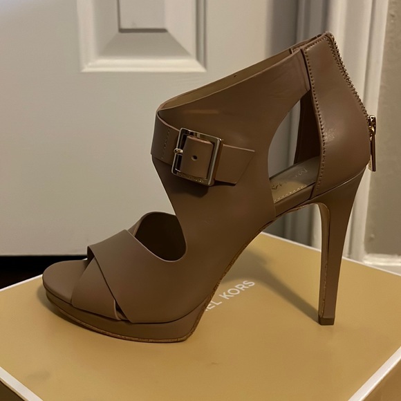 Michael Kors Shoes - Michael Kors Kimber Size 7 light brown leather platform heels